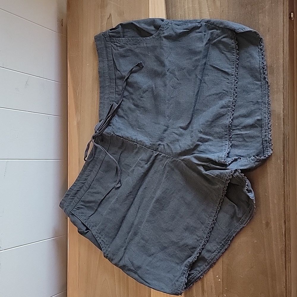Calson Linen and Rayon Blend Gray Shorts Size Large Summer
